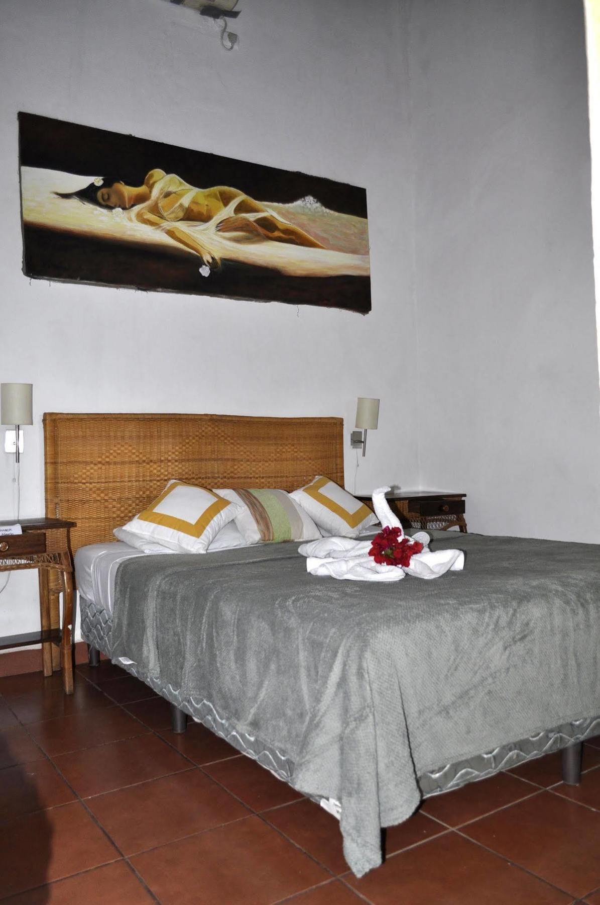 Hotel La Del Sol